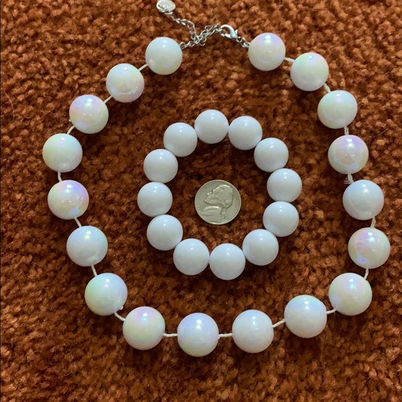 Large Pearl Necklace & Bracelet - Picture 4 of 4